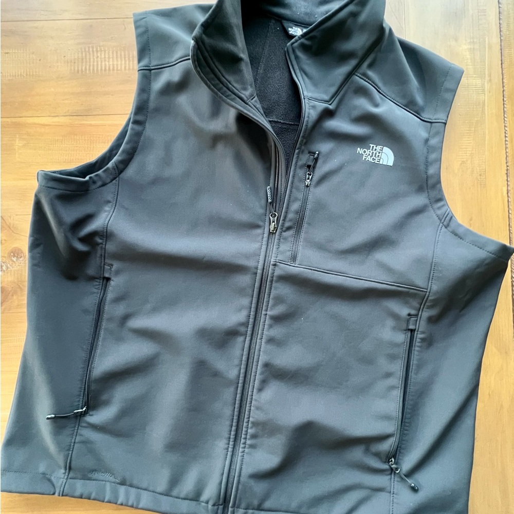 Men’s black soft shell North Face vest